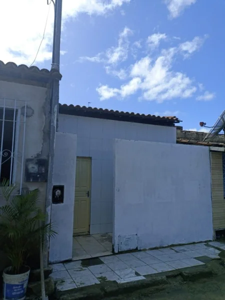 Vendo ou Troco por Carro Casa em Itaporanga