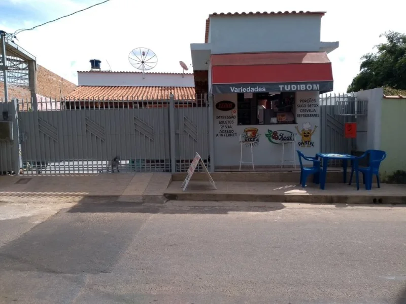 Vendo Casa com Ponto Comercial e Piscina