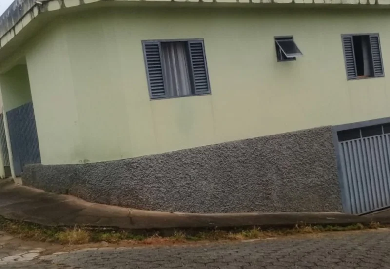 Vende de Casa em Cambui MG