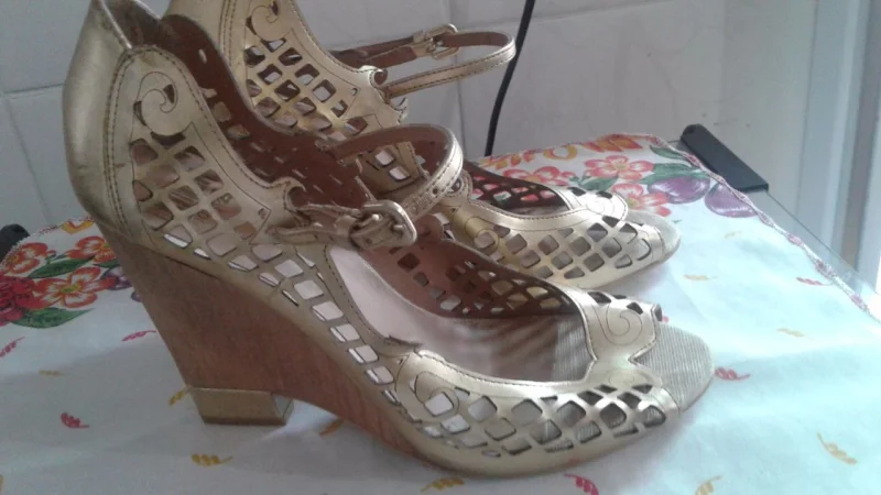 Sandalia Dourada N39