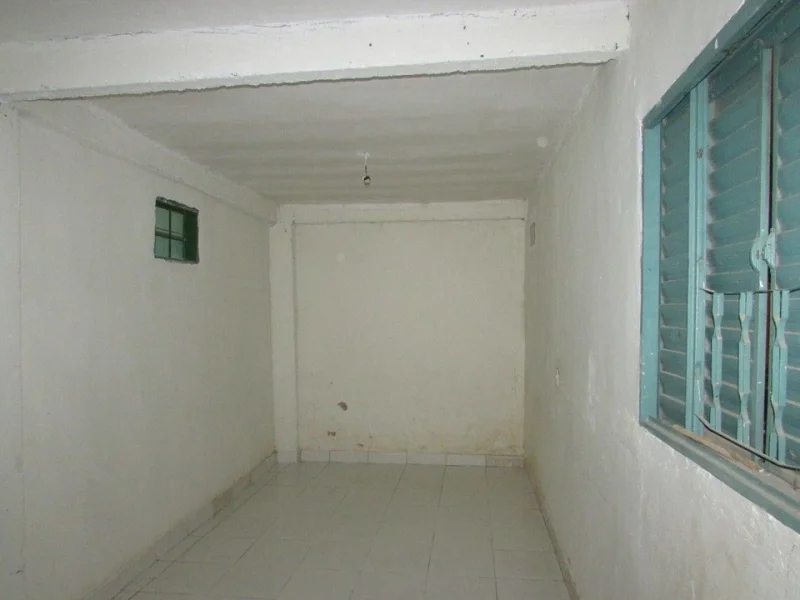 Alugo Casa