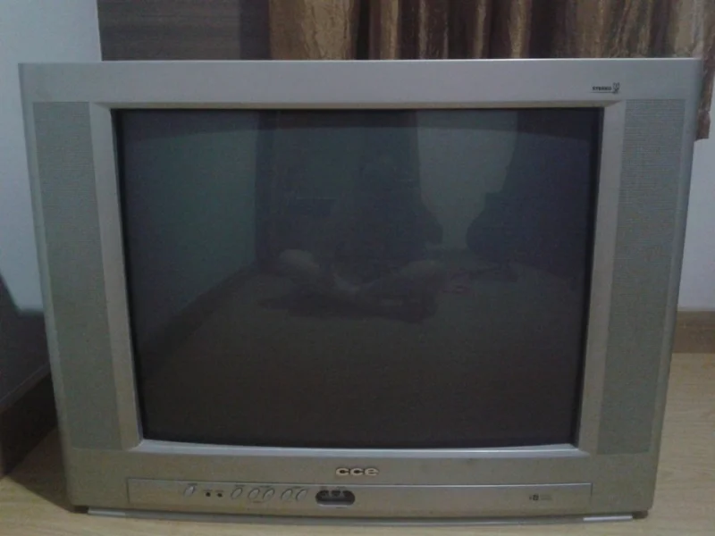 TV Cce (estéreo) 29" (retirada de Peças)
