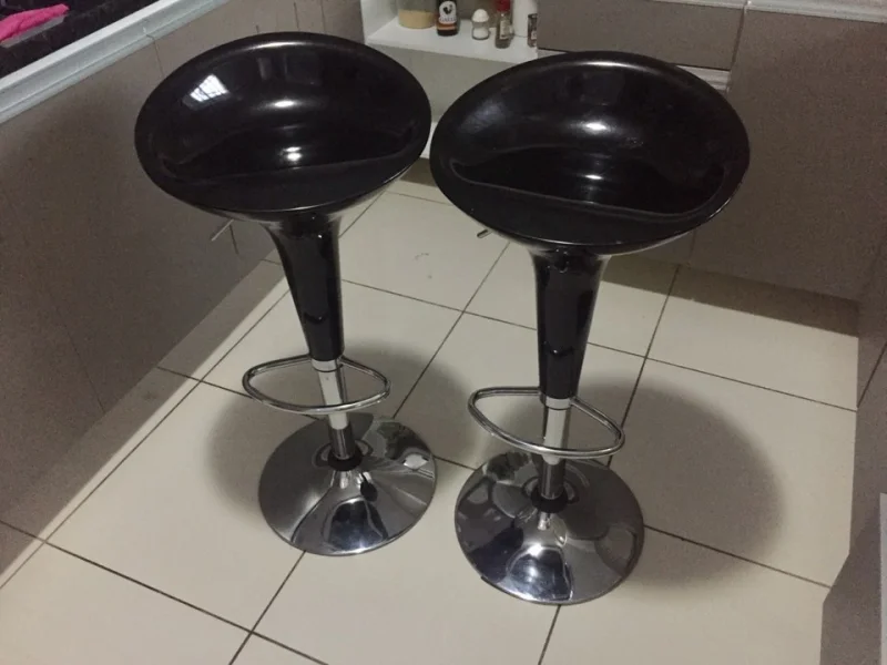 Banco Balcão Preto em ótimo Estado