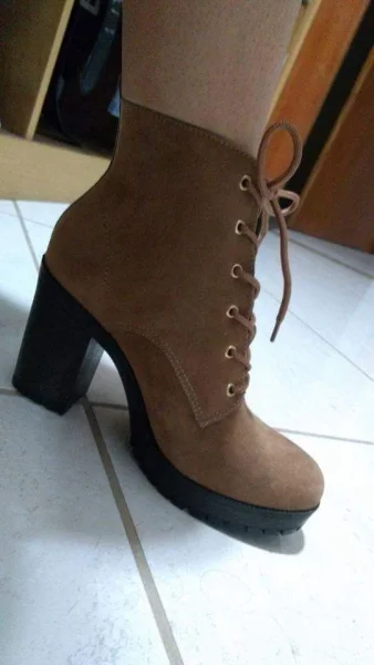 Bota Camuça Bege