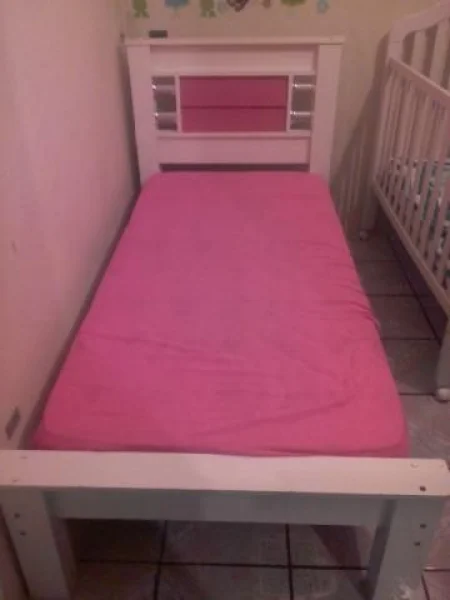 Cama Solteiro sem Colchão em Excelente Estado