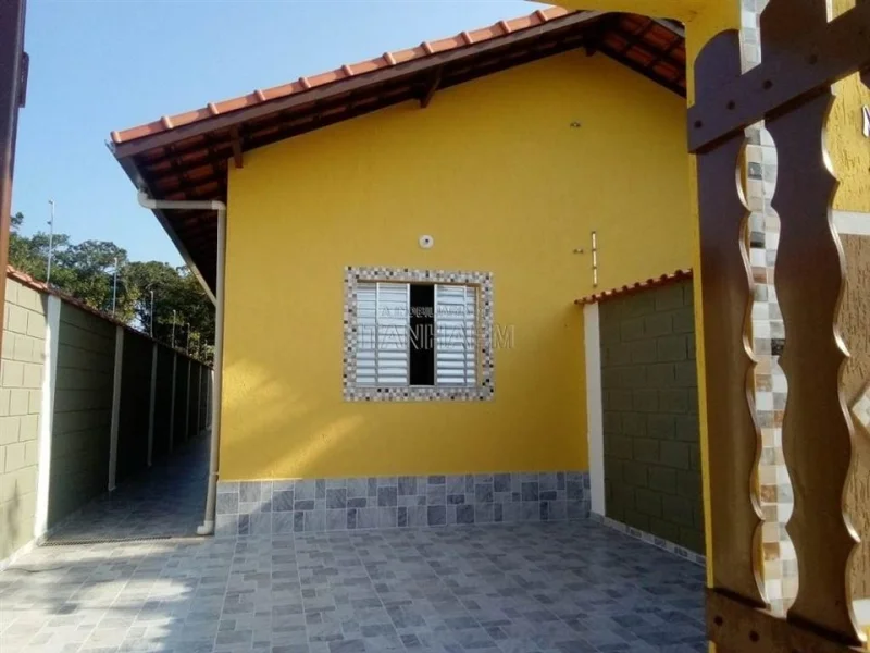 Casa com Piscina e Churrasqueira para Venda em Itanhaém