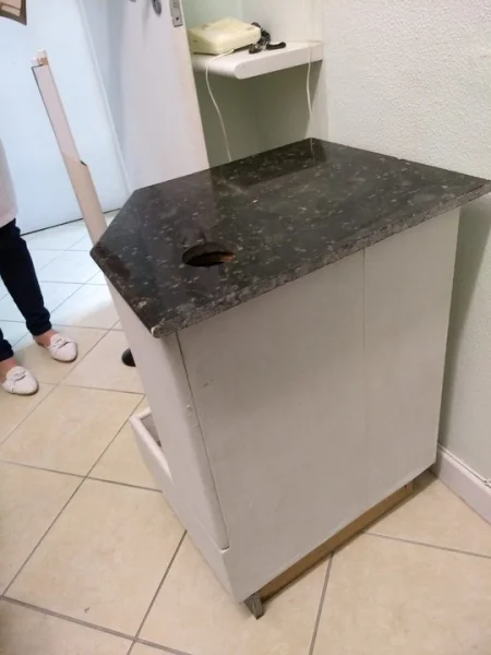 Mesa de Canto com Suporte para Bombona