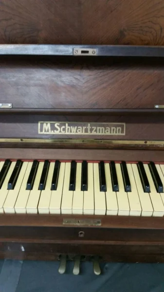 Vendo Piano de Armario em ótimo Estado