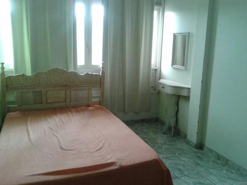 Alugo Temporada Este Apto com 02 Quartos , no Centro de Guarapari , Garagem, Mobilia, 04 C