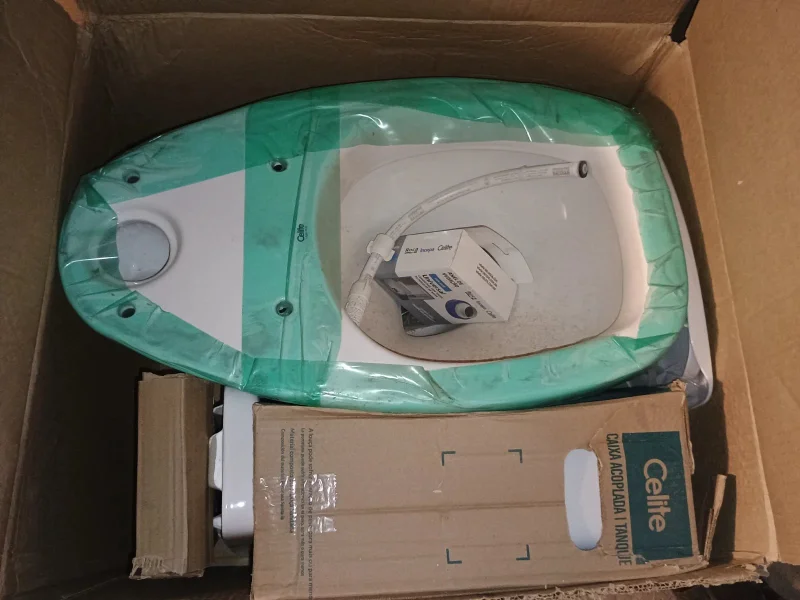 Conjunto sanitário Celite sem uso.