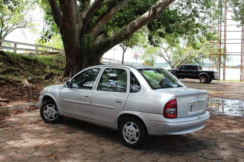 Corsa Sedan 4 Portas 2001/2002