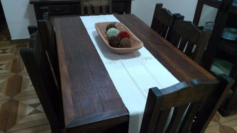Conjunto Mesa, Cadeiras, Aparador e Cristaleira Rústicos Rústicas sem Uso