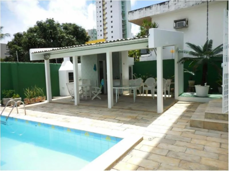 Casa com 5 Dorms em Jaboatão dos Guararapes - Candeias por 900.000,00 à Venda