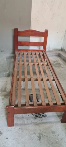 Vendo Cama de Solteiro