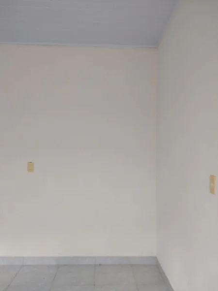 Alugo Casa