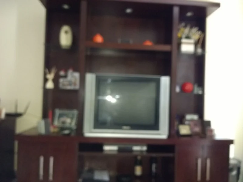 Estante com Armários e Luminárias