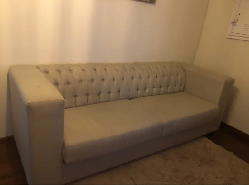 Sofá 4 Lugares Estilo Chesterfield , Semi Novo