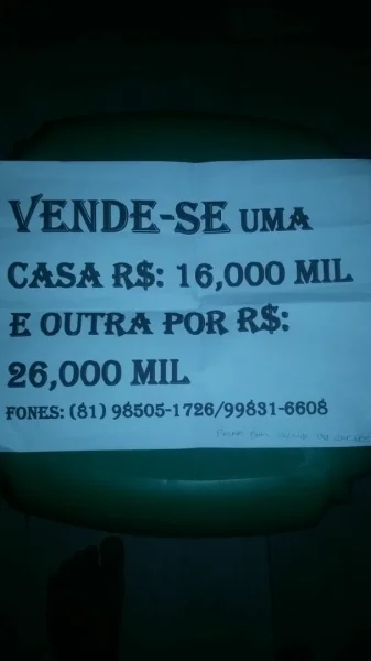 Vende-se Duas Casas
