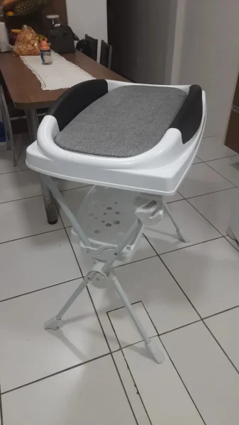 Banheira Galzerano Premium com trocador na cor grafite.