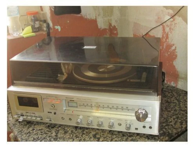Som 3x1 / Sharp Sg 220