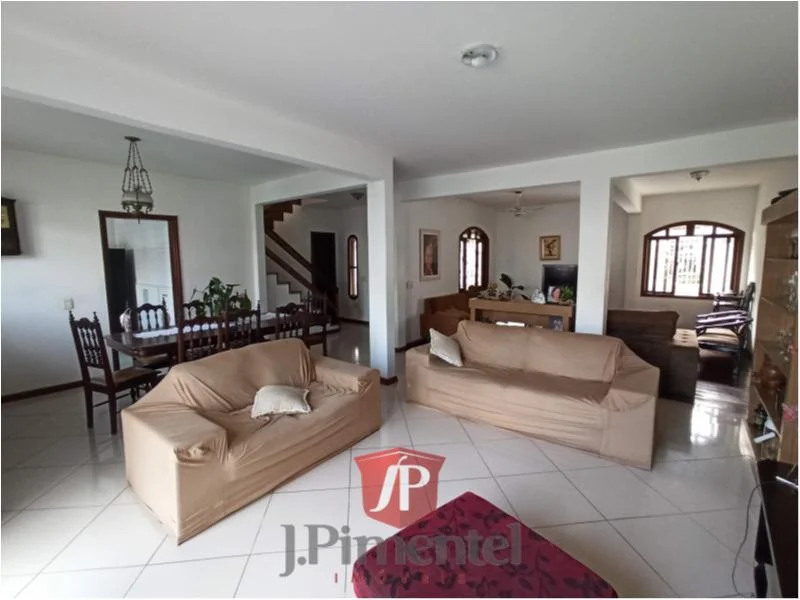 Casa com 6 Dorms em Vitória - Mata da Praia por 2.2 Milhões à Venda