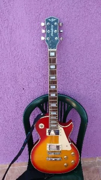 Vendo uma Guitarra Steinberg Les Pol
