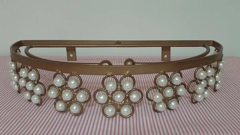 Dossel de Parede para Berço Dourado com Pérolas