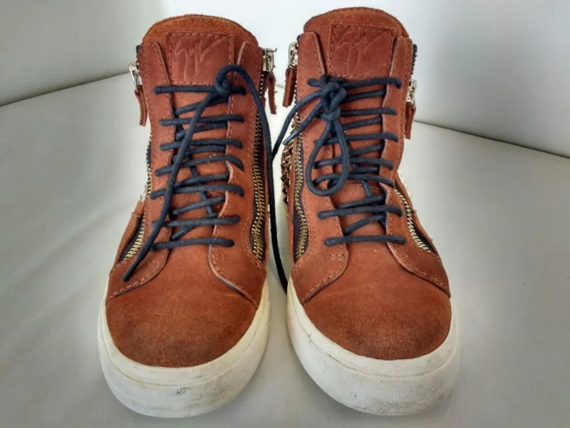 Giuseppe Zanotti Design Tênis de Suede com Tachas Semi Novo