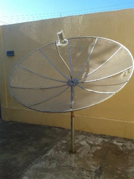 Antena Parabólica com Receptor