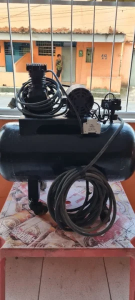 Vendo um Compressor Potente Bom para Boracheiro, Pintura Etc