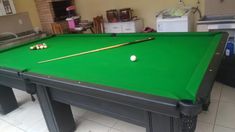 Mesa de Sinuca Profissional com Lã Inglesa, Luminária e Acessórios