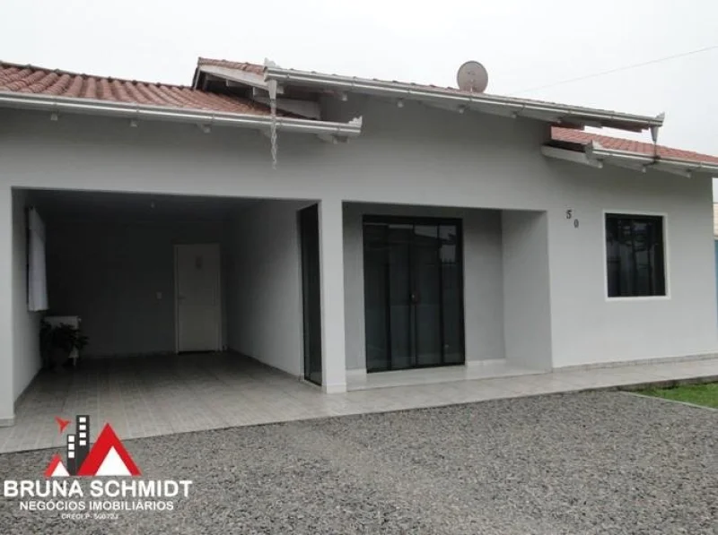 Casa à Venda no Bº Centenário