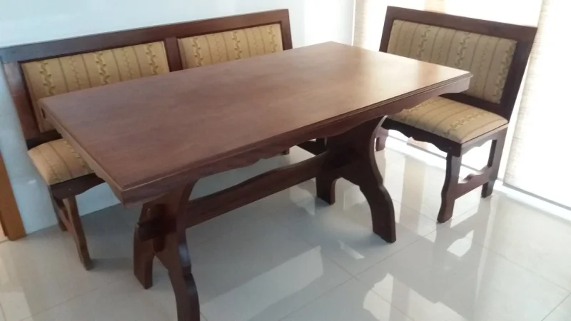 Mesa com Bancos Canto Alemão