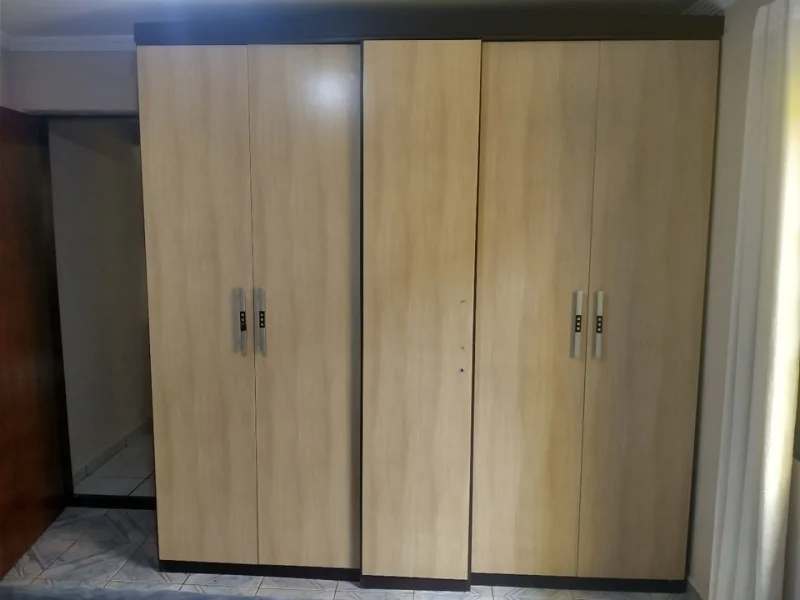 Casal com 5 Portas e Sua Gavetas Grandes e Duas Pequenas e Várias Repa