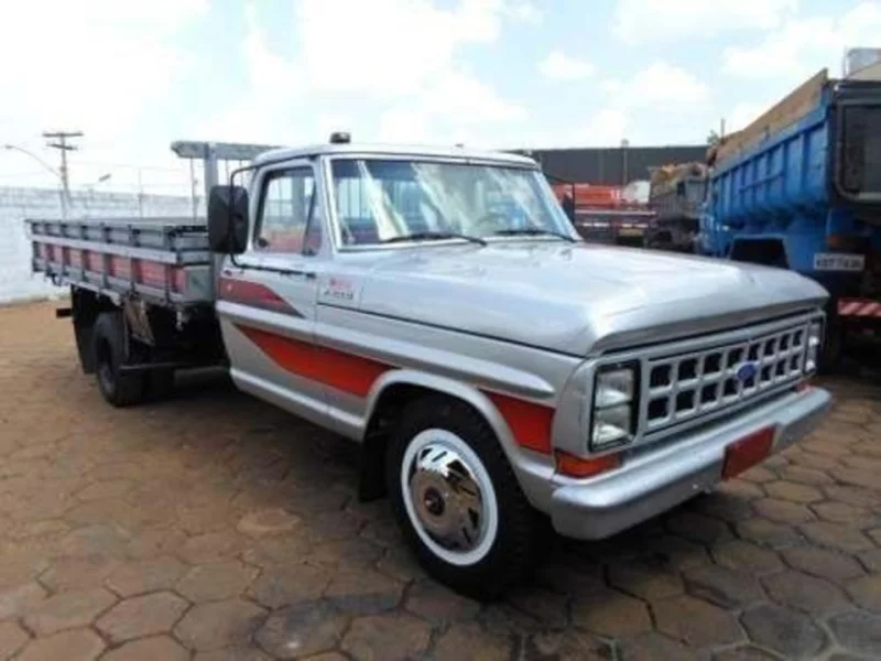 Caminhão Ford F4000