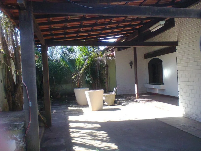 Casa com 3 Suites, e uma Kitinet Mais Suite de Empregada