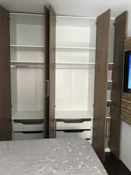 Guarda Roupa com 2 Criado Mudos e Dois Armários para Escritório