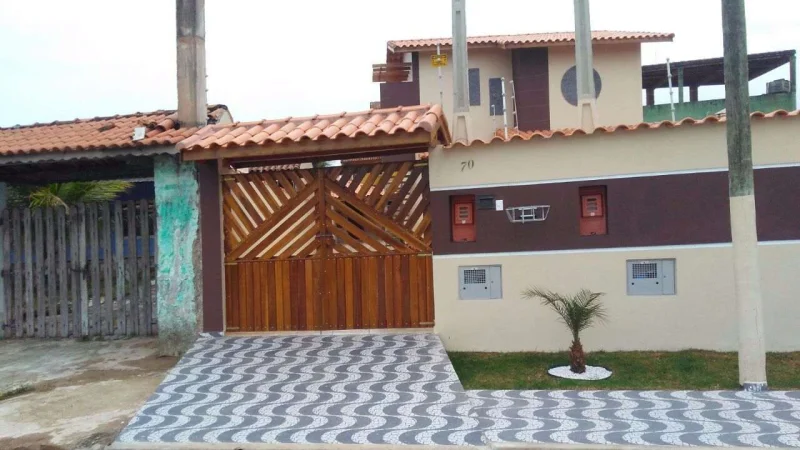 Casa com Piscina Lado Praia em Itanhaém