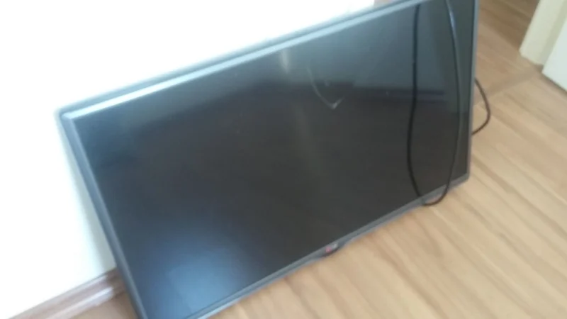 TV Lg 32" Tela Trincada