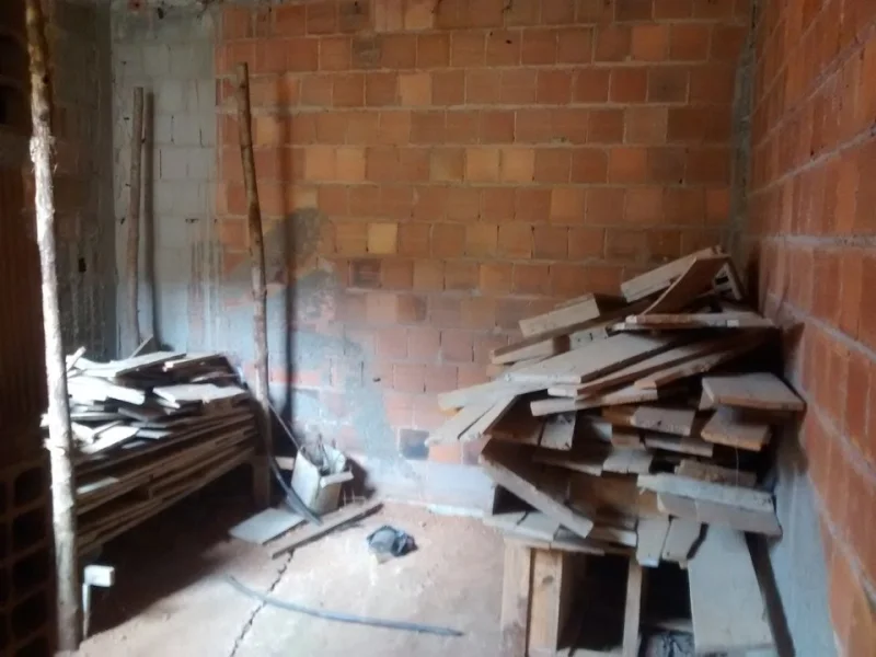 Vende-se Casa em Construção