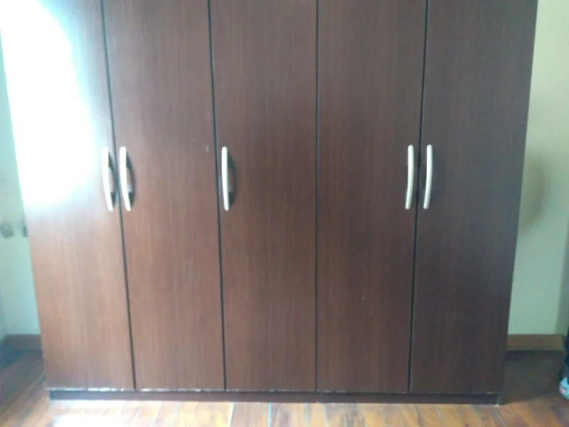 Armário 5 Portas em ótimo Estado