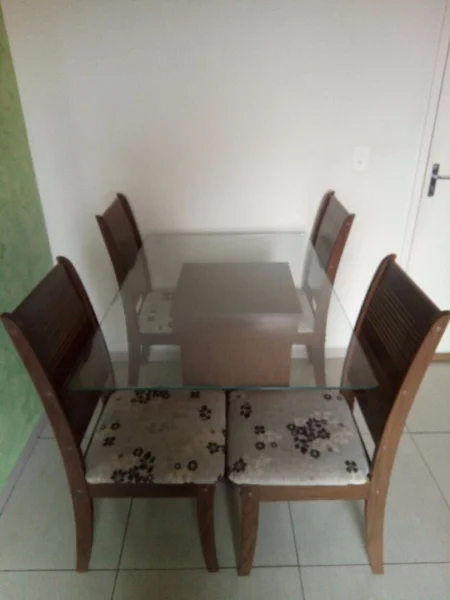 Mesa de Jantar de Vidro Incolor Temperado com 4 Cadeiras