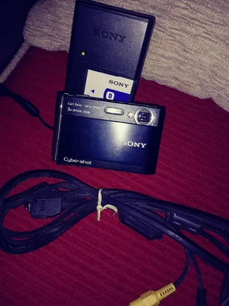 Vendo Câmera Digital da Sony!!!