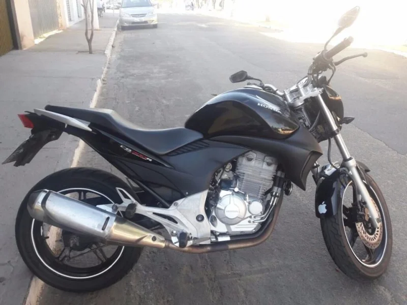 CB 300