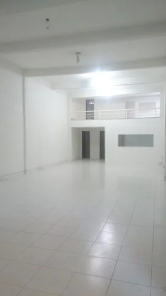 Salão Comercial com 303 m2 em São Paulo - Vila Mascote por 8 Mil
