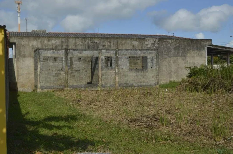 Terreno com Edicula Iniciada