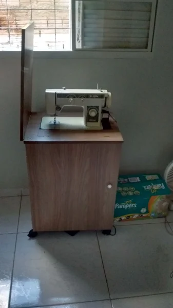 Máquina de Costura à Venda