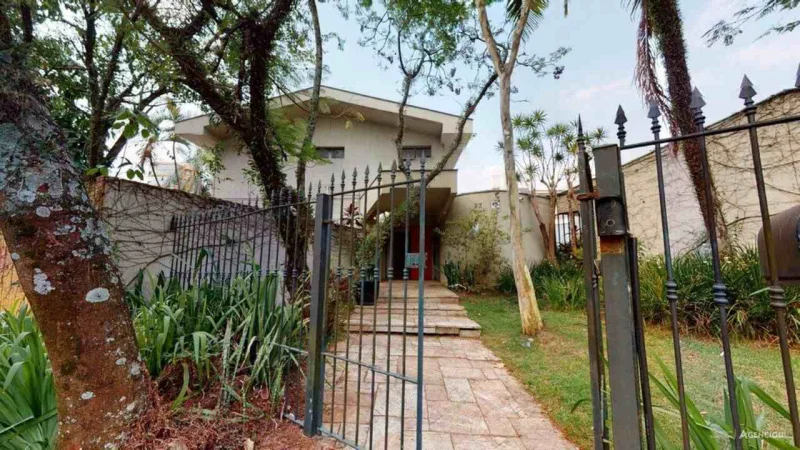 Casa de 7 Dormitórios com 380m2 de área Privativa e 56710m2