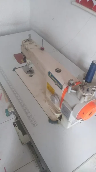 Máquina de Costura Industrial Reta Direct Drive