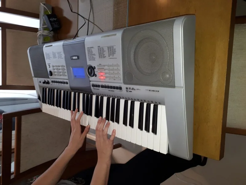 Teclado Yamaha E403